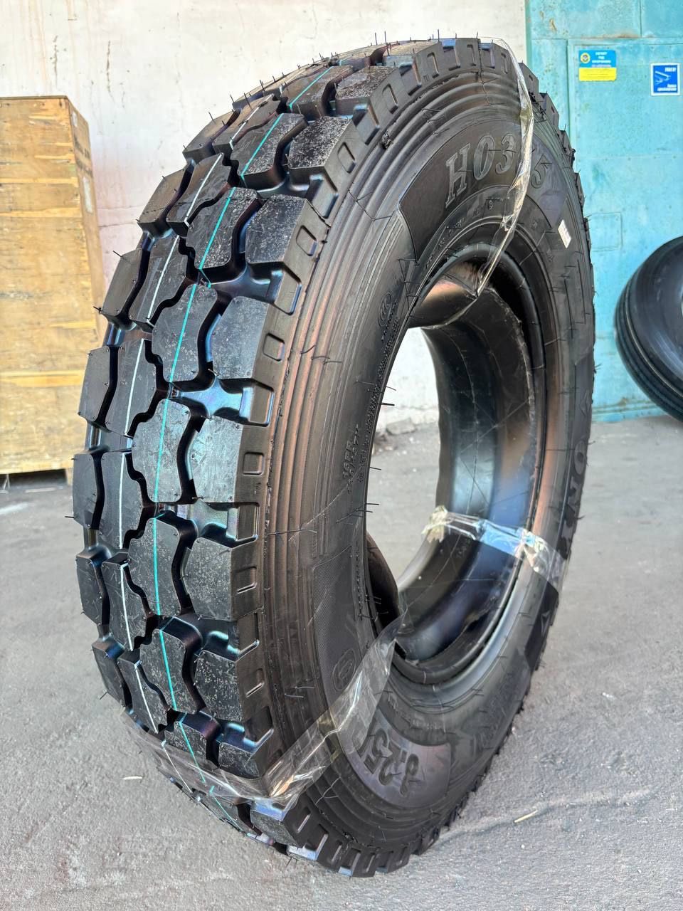 Автошина ONYX 8.25R20-16 TTF HO305 139/137 K Автошина ONYX 8.25R20-16 TTF HO305 139/137 K