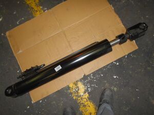 011391 KM Гидравлический цилиндр (Bednar, Czech Republic) 