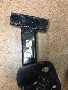 Кронштейн рапсового ножа /правий/ (New holland, Italy) 